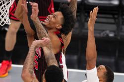 开云体育官方网站-公牛鏖战篮网，德罗赞状态火热