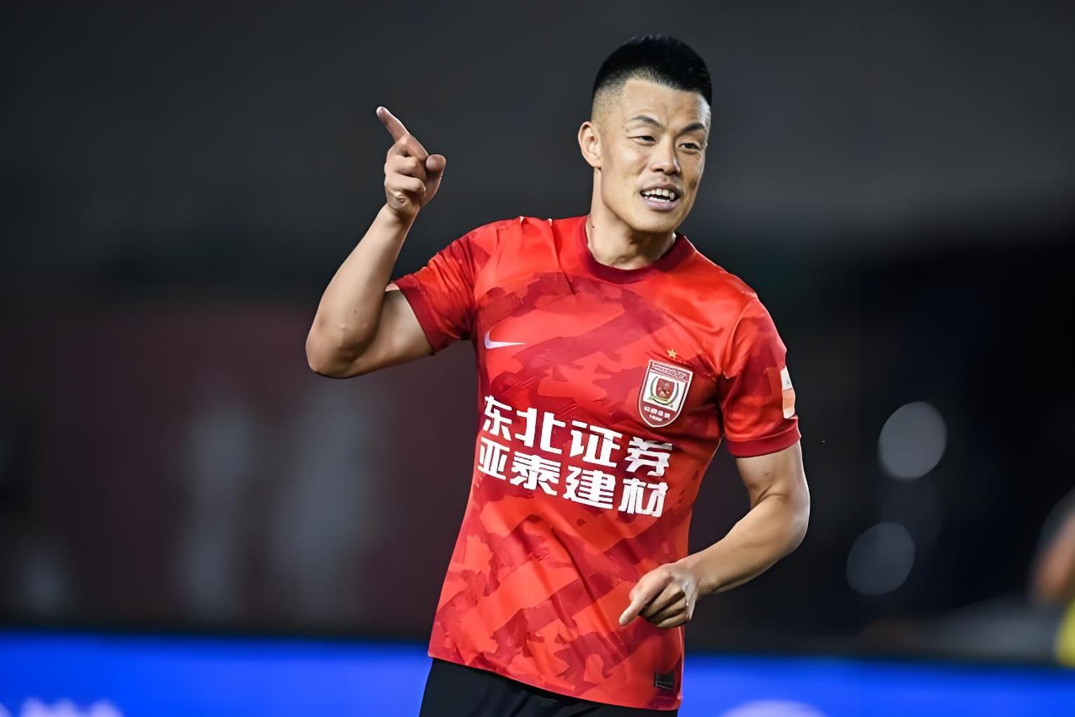 江苏苏宁客场战平青岛黄海，表现平稳的简单介绍