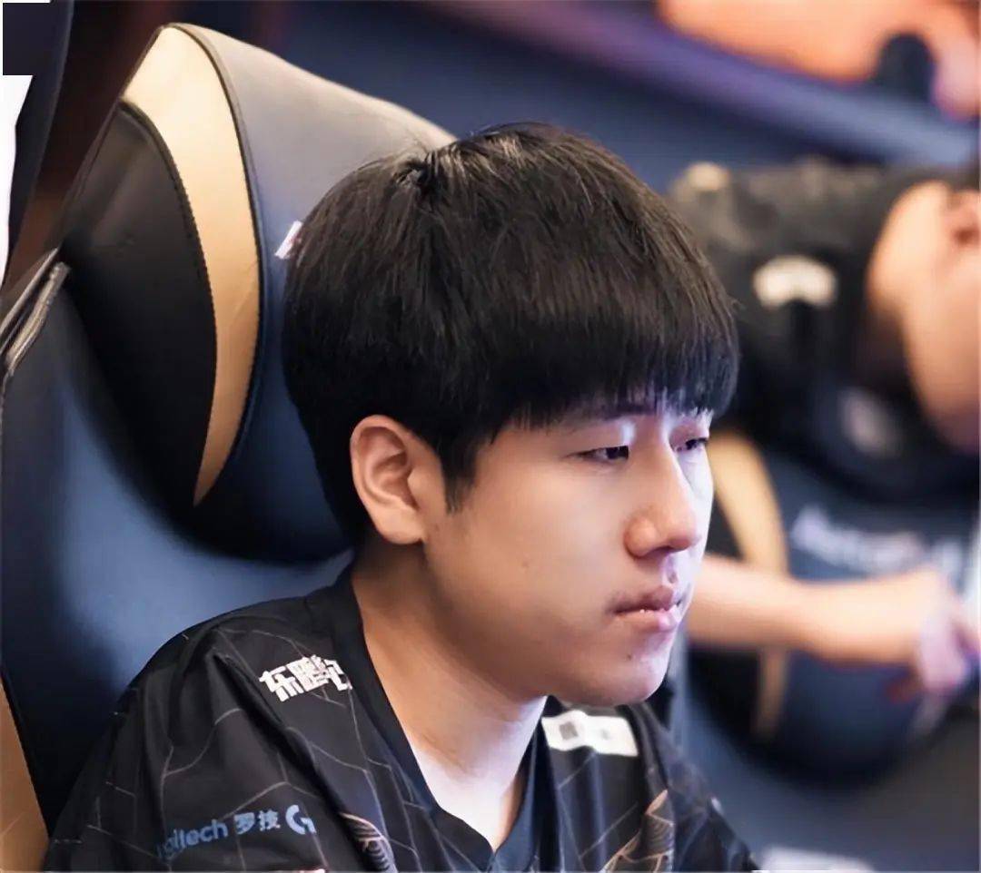 DRX险胜HKA，Knight操刀奇招英雄翻盘入围赛3:1（首尔）