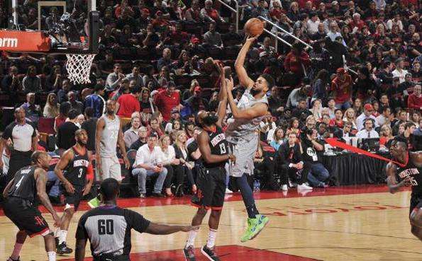 黄蜂碾压森林狼,伦纳德在欧冠决赛接管比赛 黄蜂碾压森林狼,伦纳德在欧冠决赛接管比赛