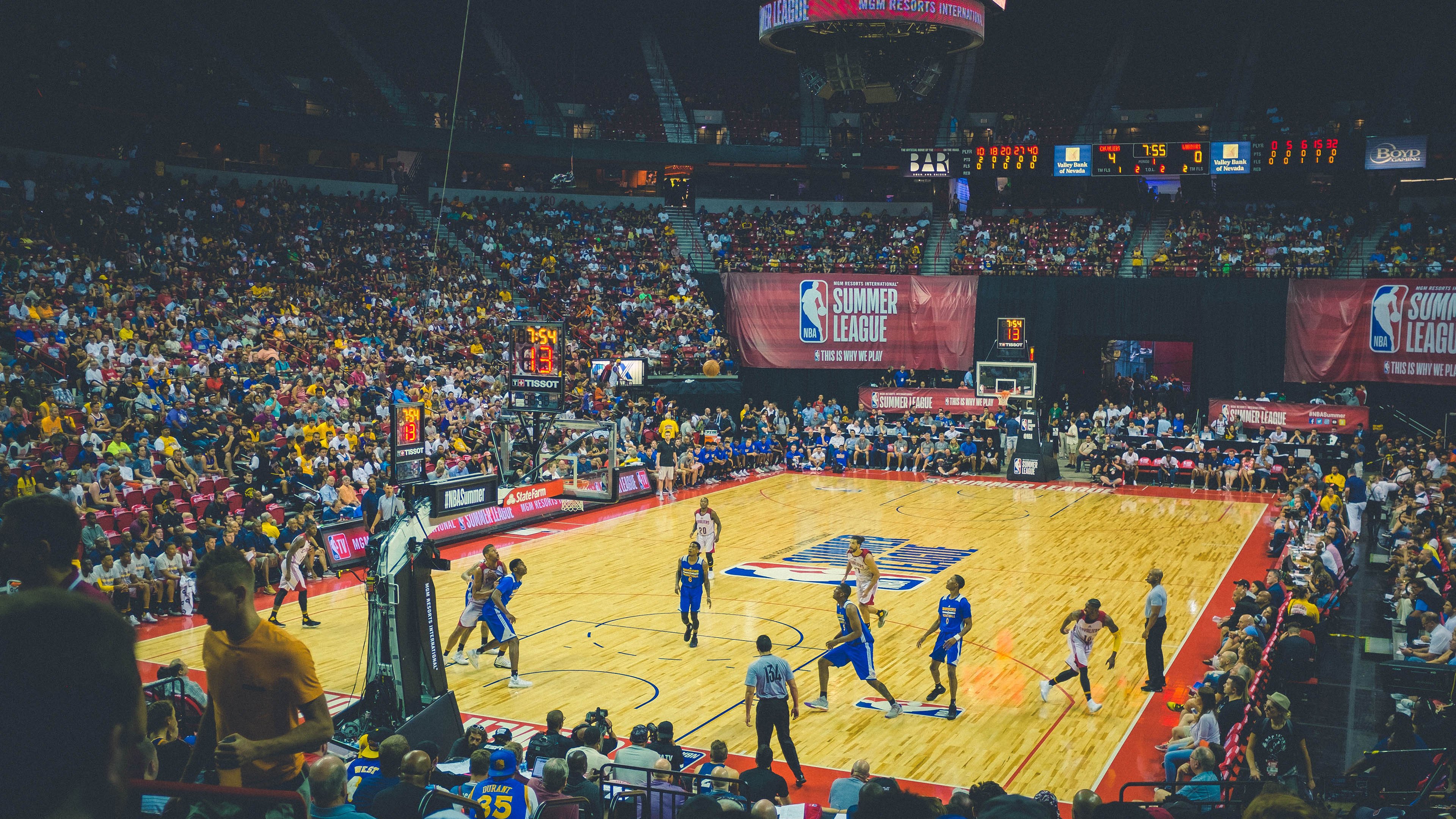 哈登三分钟暴走轰13分！魔术两波流复仇奇才，无解后撤步撕碎防线