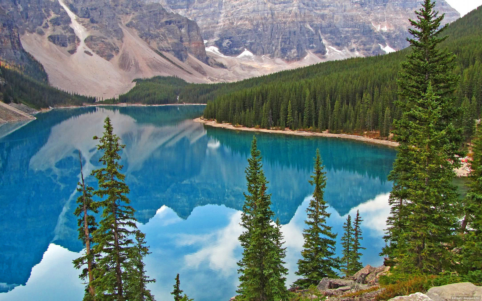 楚阿梅尼实力证名闪耀足坛，威尔士斩落墨西哥展团队雄风